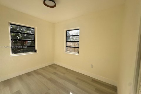 House in Miami, Florida 3 bedrooms, 94.2 sq.m. № 2004462 - photo 18