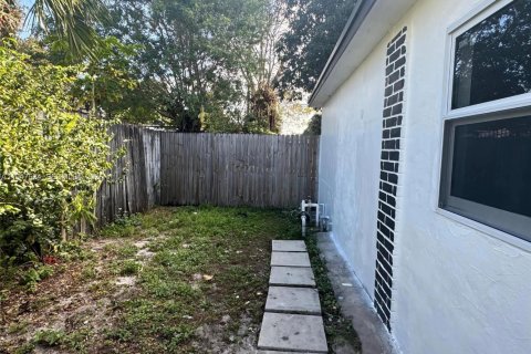 House in Miami, Florida 3 bedrooms, 94.2 sq.m. № 2004462 - photo 25