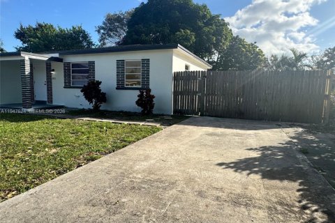 House in Miami, Florida 3 bedrooms, 94.2 sq.m. № 2004462 - photo 3