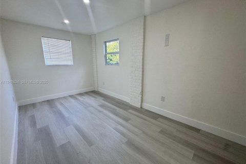 House in Miami, Florida 3 bedrooms, 94.2 sq.m. № 2004462 - photo 6