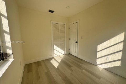 House in Miami, Florida 3 bedrooms, 94.2 sq.m. № 2004462 - photo 11