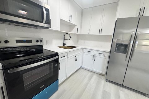 House in Miami, Florida 3 bedrooms, 94.2 sq.m. № 2004462 - photo 7