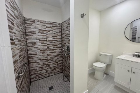 House in Miami, Florida 3 bedrooms, 94.2 sq.m. № 2004462 - photo 13