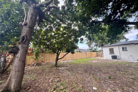 House in Miami, Florida 3 bedrooms, 94.2 sq.m. № 2004462 - photo 21