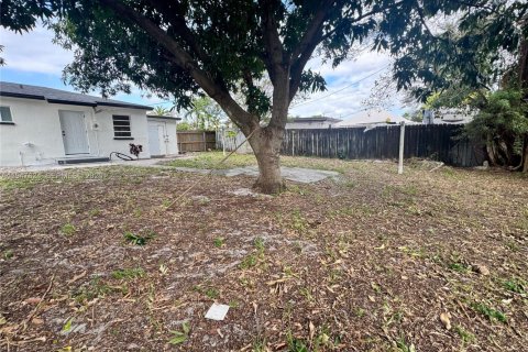House in Miami, Florida 3 bedrooms, 94.2 sq.m. № 2004462 - photo 23