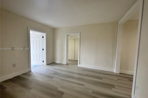 House in Miami, Florida 3 bedrooms, 94.2 sq.m. № 2004462 - photo 15