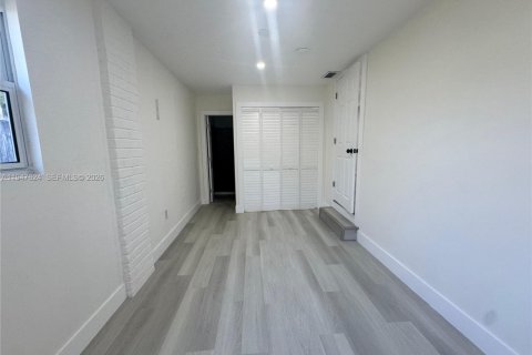 House in Miami, Florida 3 bedrooms, 94.2 sq.m. № 2004462 - photo 17