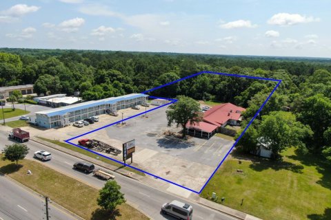 Propiedad comercial en venta en De Funiak Springs, Florida № 564529 - foto 1