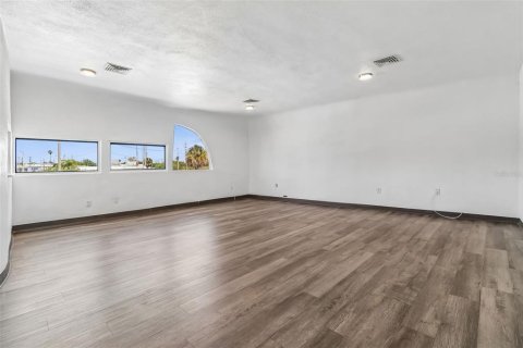 Купить коммерческую недвижимость в Раскин, Флорида 627.83м2, № 2106001 - фото 19