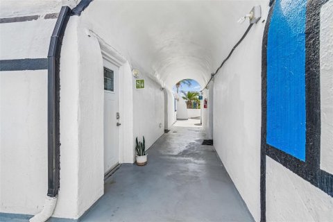 Купить коммерческую недвижимость в Раскин, Флорида 627.83м2, № 2106001 - фото 12