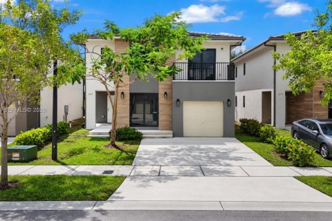 Casa en AURORA en Florida City, Florida 5 dormitorios, 176.7 m2 № 2361892