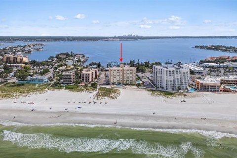 Condominio en venta en Saint Pete Beach, Florida, 2 dormitorios, 131.92 m2 № 2100029 - foto 2