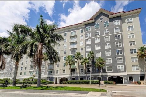 Condo in Tampa, Florida, 2 bedrooms № 2217731