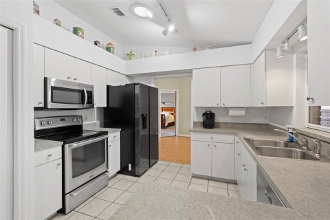 House in Deltona, Florida 4 bedrooms, 197.14 sq.m. № 1894651 - photo 21