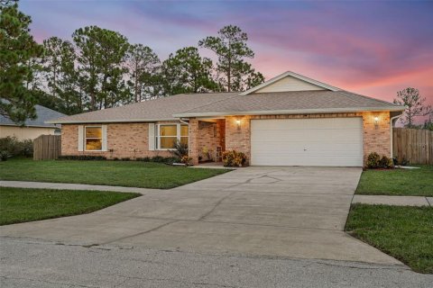 House in Deltona, Florida 4 bedrooms, 197.14 sq.m. № 1894651 - photo 3