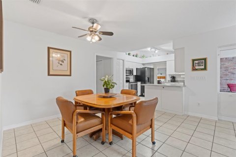 House in Deltona, Florida 4 bedrooms, 197.14 sq.m. № 1894651 - photo 23