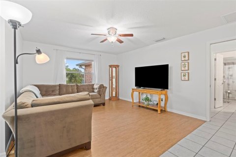 House in Deltona, Florida 4 bedrooms, 197.14 sq.m. № 1894651 - photo 25