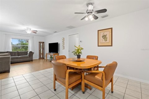 House in Deltona, Florida 4 bedrooms, 197.14 sq.m. № 1894651 - photo 22