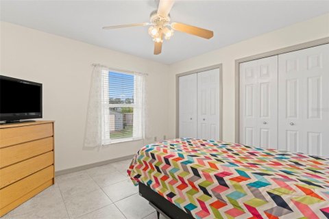 House in Deltona, Florida 4 bedrooms, 197.14 sq.m. № 1894651 - photo 30