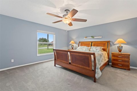 House in Deltona, Florida 4 bedrooms, 197.14 sq.m. № 1894651 - photo 11