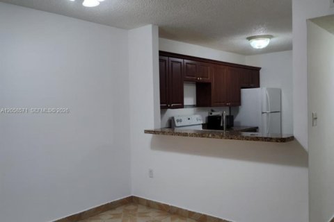 Купить кондоминиум в Майами, Флорида 3 спальни, 108.23м2, № 2168168 - фото 11