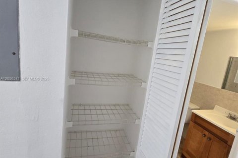Купить кондоминиум в Майами, Флорида 3 спальни, 108.23м2, № 2168168 - фото 18