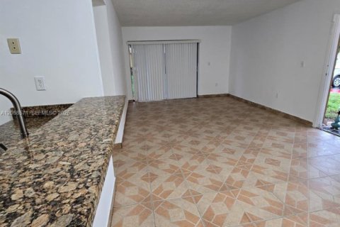 Купить кондоминиум в Майами, Флорида 3 спальни, 108.23м2, № 2168168 - фото 12