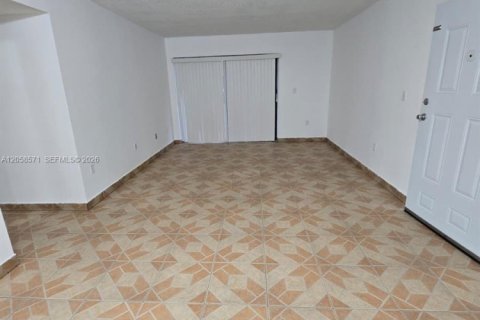 Купить кондоминиум в Майами, Флорида 3 спальни, 108.23м2, № 2168168 - фото 9