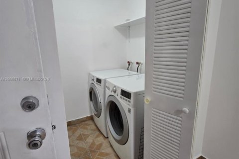 Купить кондоминиум в Майами, Флорида 3 спальни, 108.23м2, № 2168168 - фото 20