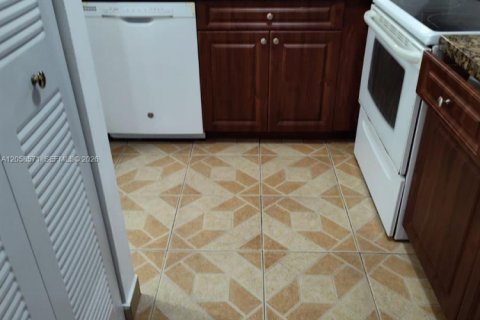 Купить кондоминиум в Майами, Флорида 3 спальни, 108.23м2, № 2168168 - фото 16