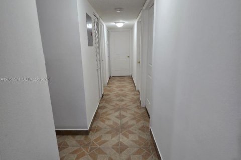 Купить кондоминиум в Майами, Флорида 3 спальни, 108.23м2, № 2168168 - фото 22