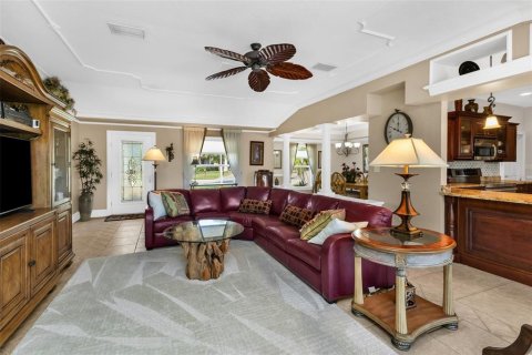 House in Punta Gorda, Florida 3 bedrooms, 186.27 sq.m. № 2431069 - photo 11