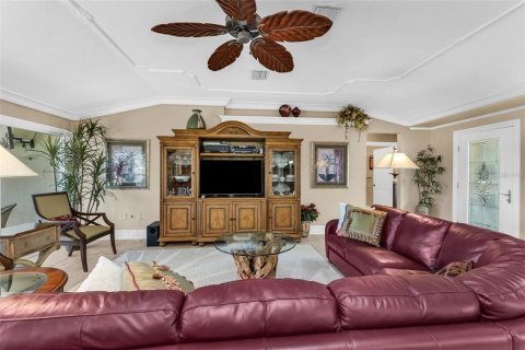 House in Punta Gorda, Florida 3 bedrooms, 186.27 sq.m. № 2431069 - photo 9
