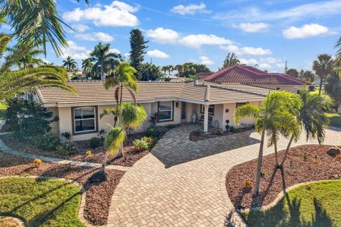 House in Punta Gorda, Florida 3 bedrooms, 186.27 sq.m. № 2431069