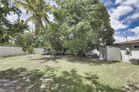 Villa ou maison à vendre à North Miami, Floride: 3 chambres, 96.15 m2 № 2065033 - photo 21
