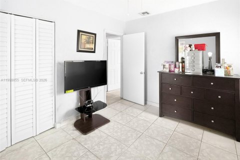 Villa ou maison à vendre à North Miami, Floride: 3 chambres, 96.15 m2 № 2065033 - photo 15