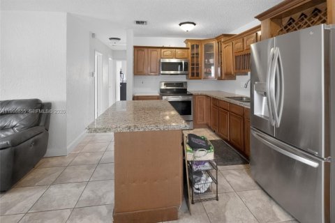 Villa ou maison à vendre à North Miami, Floride: 3 chambres, 96.15 m2 № 2065033 - photo 11