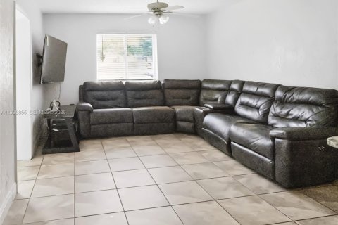 Villa ou maison à vendre à North Miami, Floride: 3 chambres, 96.15 m2 № 2065033 - photo 7