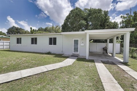 Villa ou maison à vendre à North Miami, Floride: 3 chambres, 96.15 m2 № 2065033 - photo 2