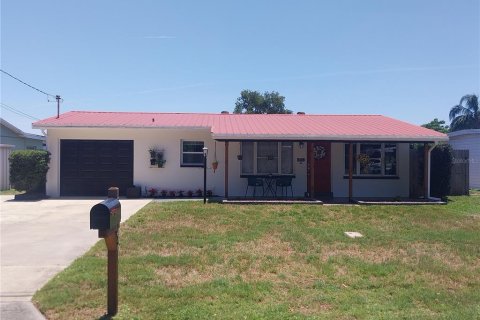 House in Largo, Florida 3 bedrooms, 118.45 sq.m. № 1747101 - photo 1