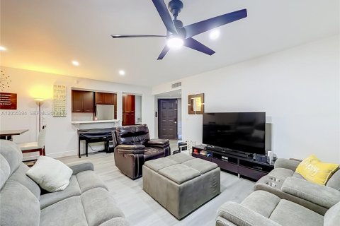 Condominio en venta en Plantation, Florida, 3 dormitorios, 104.05 m2 № 2186405 - foto 11