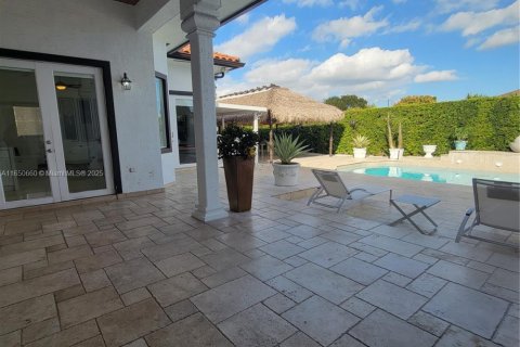 House in Miami, Florida 5 bedrooms, 321.91 sq.m. № 1333271 - photo 28