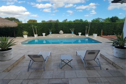 House in Miami, Florida 5 bedrooms, 321.91 sq.m. № 1333271 - photo 25