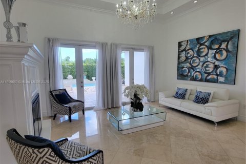 House in Miami, Florida 5 bedrooms, 321.91 sq.m. № 1333271 - photo 16