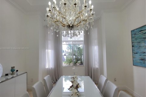 House in Miami, Florida 5 bedrooms, 321.91 sq.m. № 1333271 - photo 15