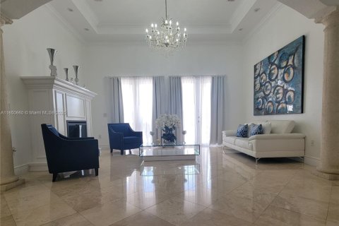 House in Miami, Florida 5 bedrooms, 321.91 sq.m. № 1333271 - photo 5