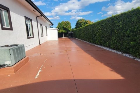 House in Miami, Florida 5 bedrooms, 321.91 sq.m. № 1333271 - photo 22