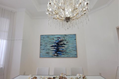 House in Miami, Florida 5 bedrooms, 321.91 sq.m. № 1333271 - photo 11