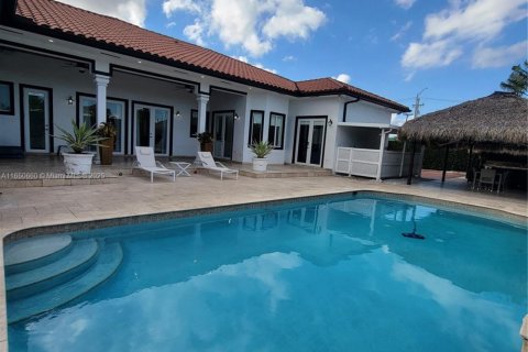 House in Miami, Florida 5 bedrooms, 321.91 sq.m. № 1333271 - photo 19