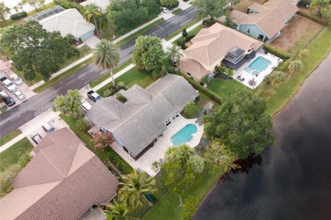 House in Davie, Florida 4 bedrooms, 204.11 sq.m. № 1797067 - photo 18